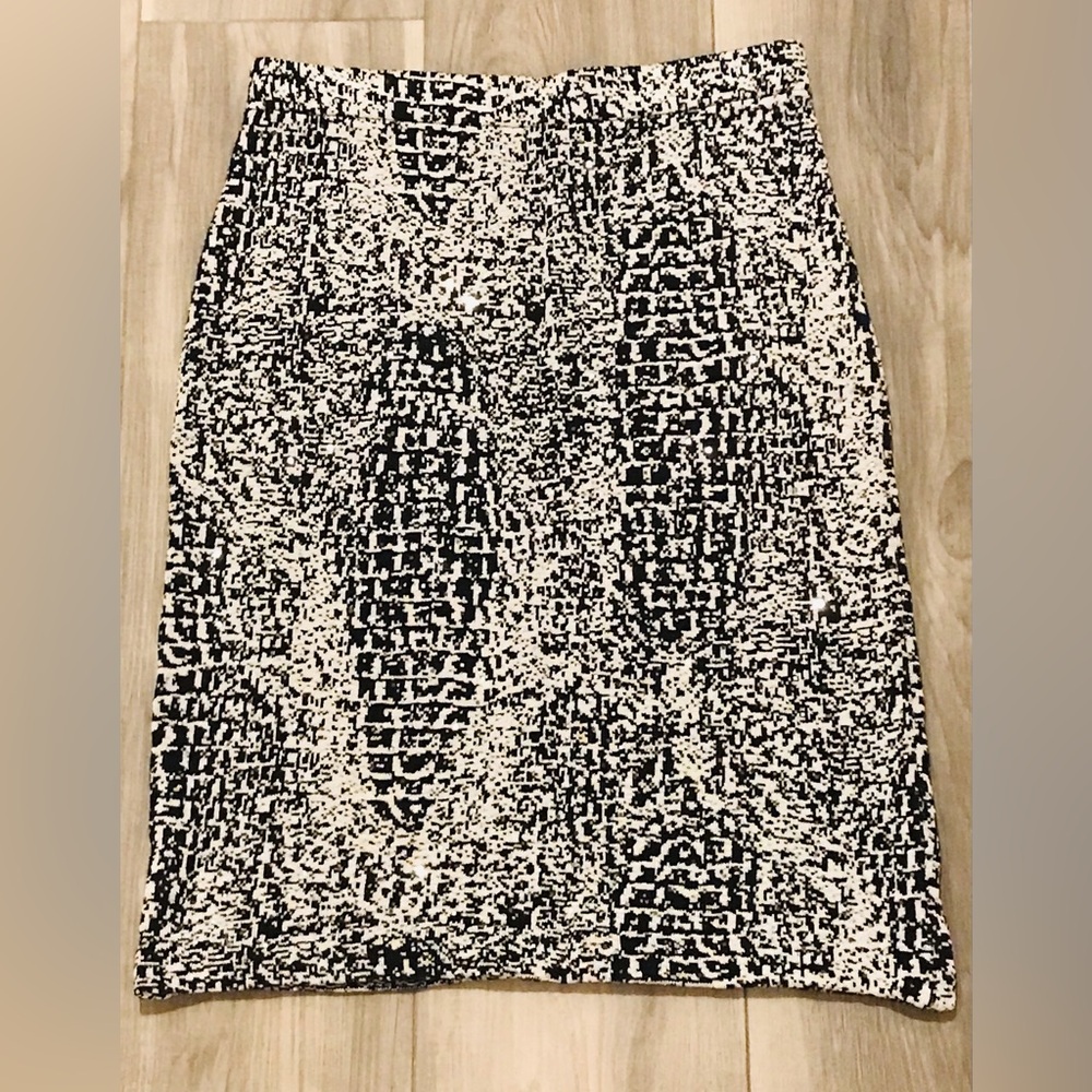 St. John Evening Hand Beaded Chic Monochrome Pencil Skirt